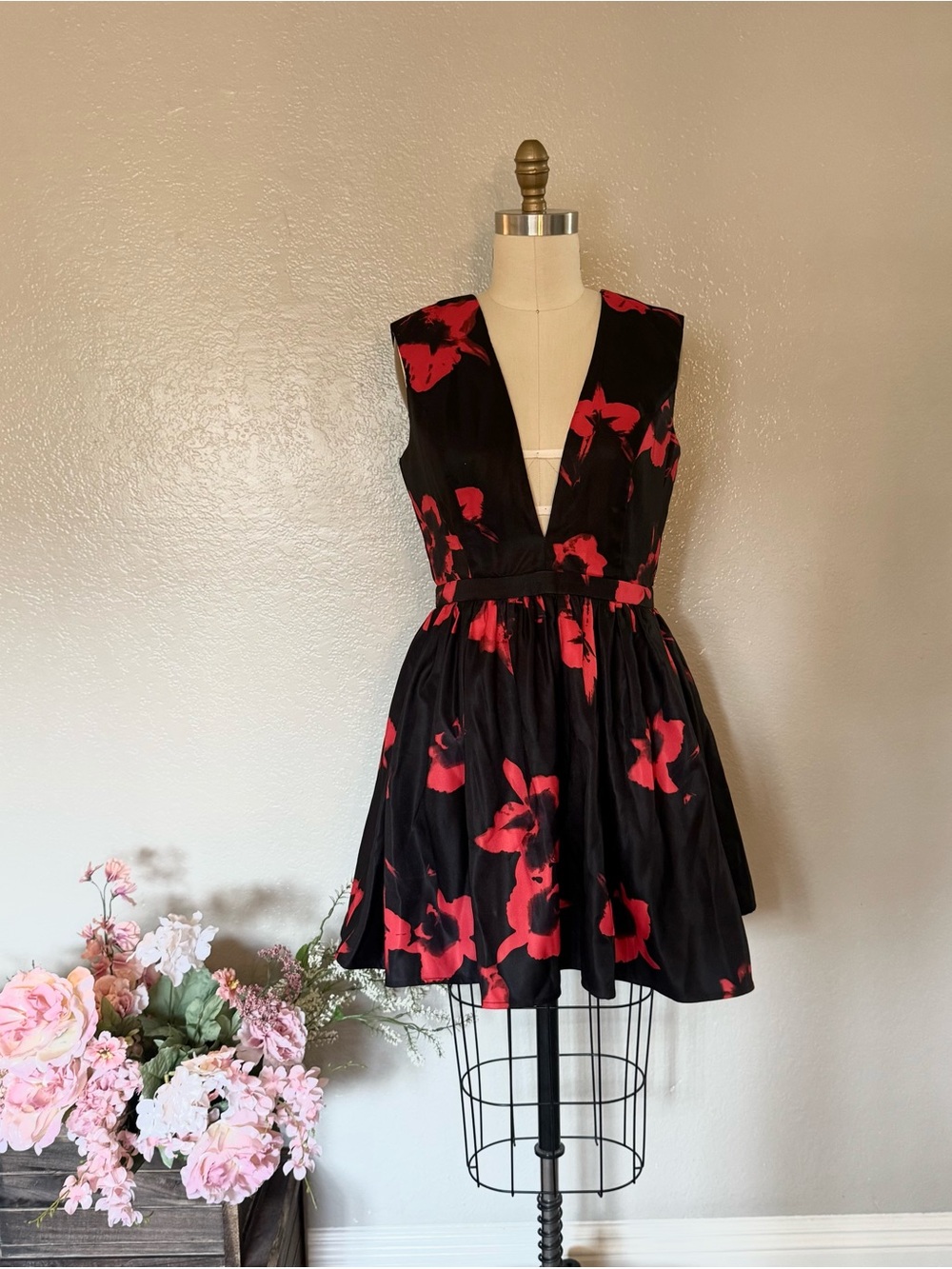 Black & Red Floral Deep V-Neck Sleeveless Dress